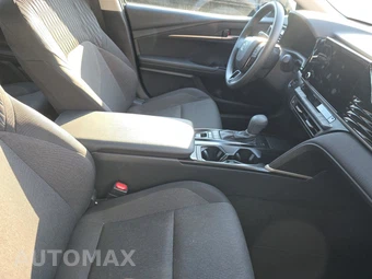 2026 Toyota Camry LE - miniatura 8