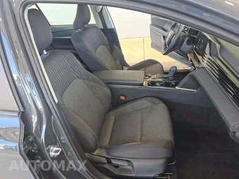 2026 Toyota Camry LE - miniatura 18