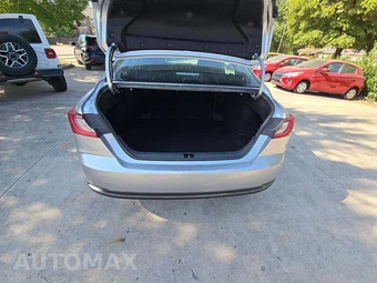 2026 Toyota Camry LE - miniatura 14