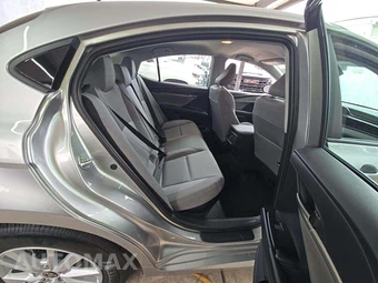 2026 Toyota Camry LE - miniatura 13