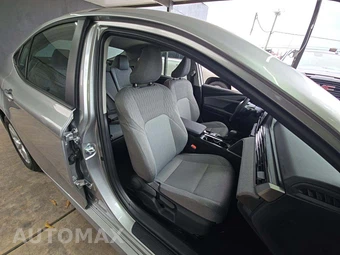 2026 Toyota Camry LE - miniatura 15