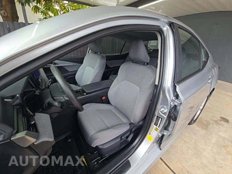 2026 Toyota Camry LE - miniatura 3