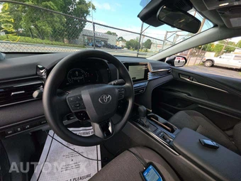 2026 Toyota Camry LE - miniatura 10