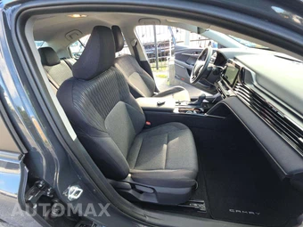 2026 Toyota Camry LE - miniatura 18