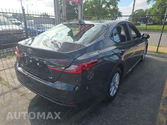 2026 Toyota Camry LE - miniatura 3