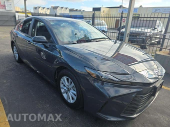 2026 Toyota Camry LE - miniatura 4