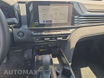 2026 Toyota Camry LE - miniatura 10