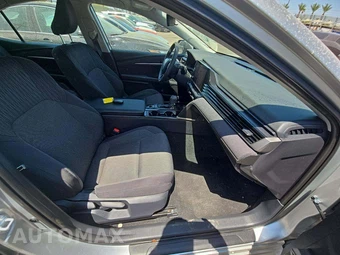 2026 Toyota Camry LE - miniatura 18