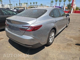 2026 Toyota Camry LE - miniatura 3