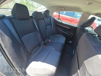 2026 Toyota Camry LE - miniatura 16