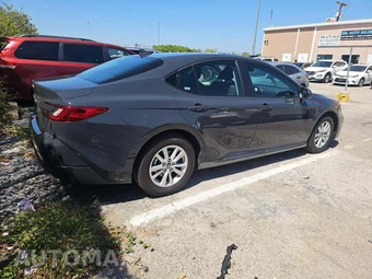 2026 Toyota Camry LE - miniatura 3