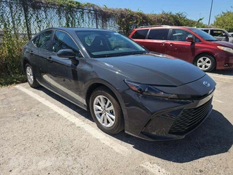 2026 Toyota Camry LE - miniatura 4