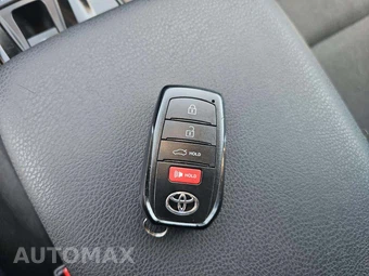 2026 Toyota Camry LE - miniatura 8