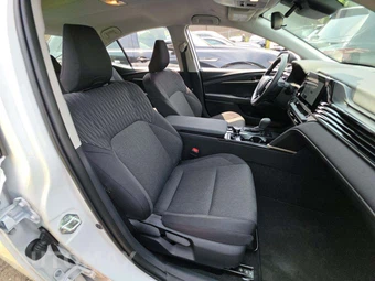 2026 Toyota Camry LE - miniatura 18