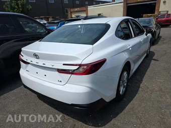 2026 Toyota Camry LE - miniatura 3