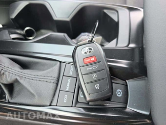 2026 Toyota Camry LE - miniatura 8