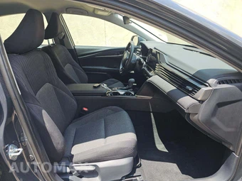 2026 Toyota Camry LE - miniatura 18