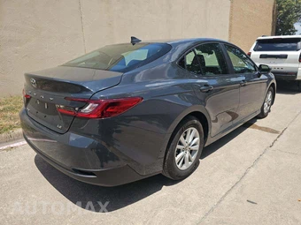 2026 Toyota Camry LE - miniatura 3