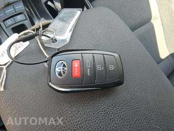 2026 Toyota Camry LE - miniatura 8