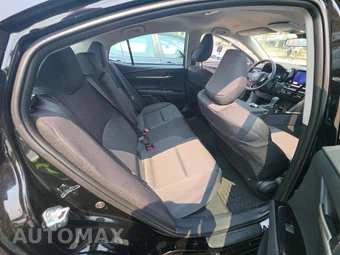 2026 Toyota Camry LE - miniatura 16
