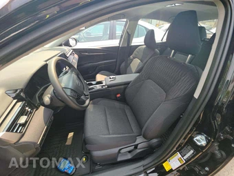 2026 Toyota Camry LE - miniatura 6
