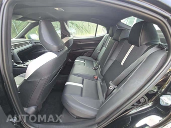 2026 Toyota Camry SE – miniatura 10
