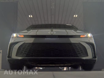 2026 Toyota Camry SE - miniatura 3
