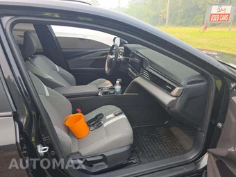 2026 Toyota Camry SE - miniatura 18