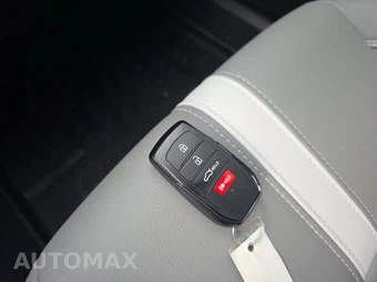 2026 Toyota Camry SE - miniatura 8