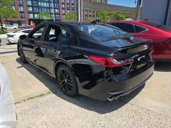 2026 Toyota Camry SE - miniatura 2
