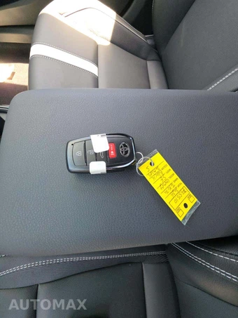 2026 Toyota Camry SE - miniatura 8