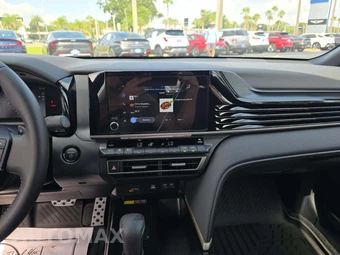 2026 Toyota Camry SE - miniatura 10