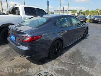 2026 Toyota Camry SE - miniatura 3