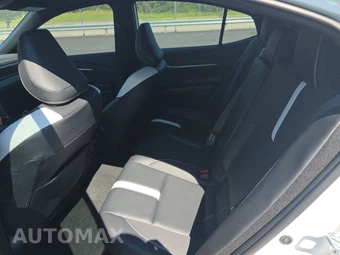 2026 Toyota Camry SE - miniatura 19