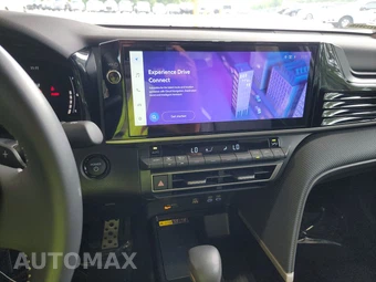 2026 Toyota Camry SE - miniatura 11
