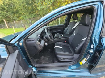 2026 Toyota Camry SE – miniatura 6