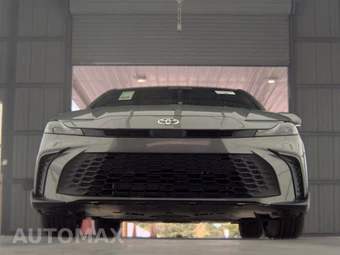 2026 Toyota Camry SE - miniatura 3