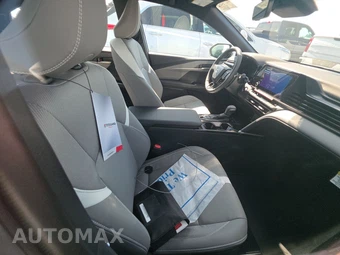 2026 Toyota Camry SE - miniatura 8