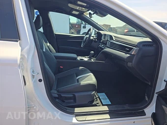 2026 Toyota Camry SE - miniatura 8