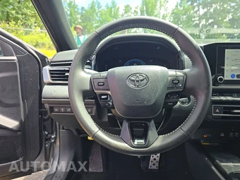 2026 Toyota Camry SE - miniatura 10