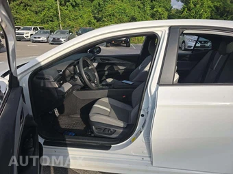 2026 Toyota Camry SE - miniatura 3