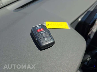 2026 Toyota Camry SE - miniatura 8