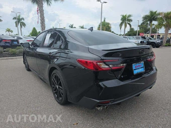 2026 Toyota Camry SE - miniatura 2