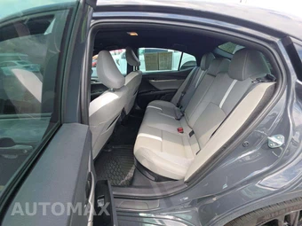 2026 Toyota Camry SE - miniatura 13