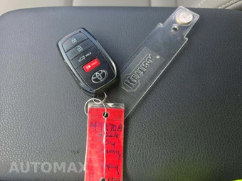 2026 Toyota Camry SE - miniatura 8