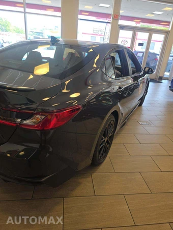2026 Toyota Camry SE - miniatura 3