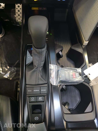 2026 Toyota Camry SE - miniatura 8