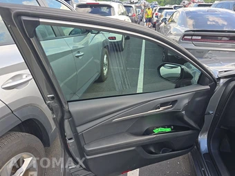 2026 Toyota Camry SE - miniatura 15