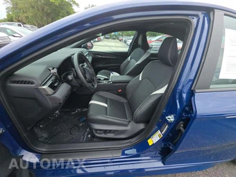 2026 Toyota Camry SE - miniatura 3