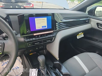 2026 Toyota Camry SE - miniatura 17
